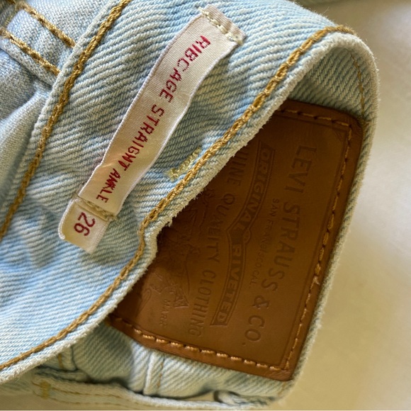 Levi’s Ribcage Straight Ankle Distressed - Picture 5 of 5